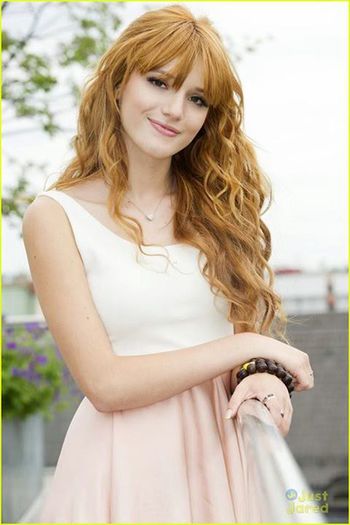 22 - alegeti o poza neocupata cu bella thorne