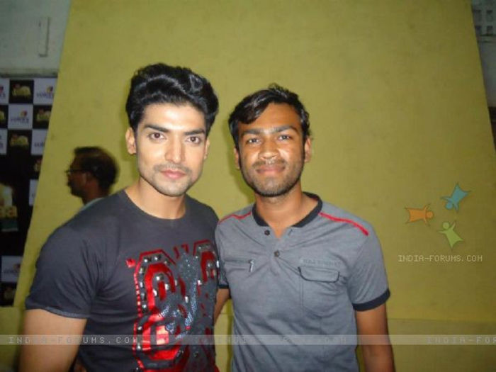 273661-gurmeet-choudhary-with-a-fan