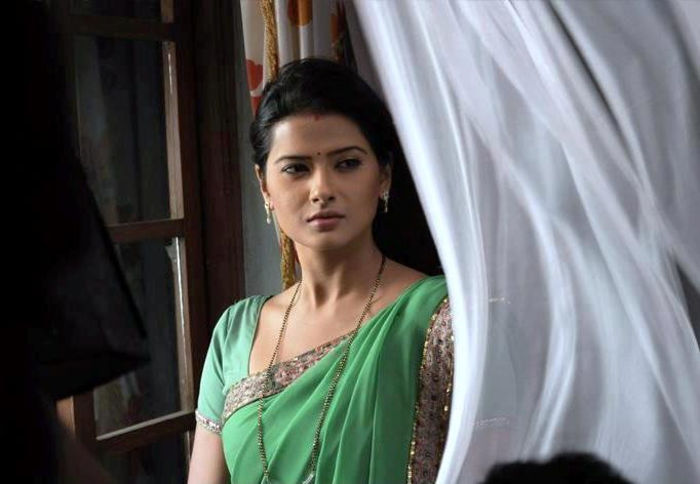 644717_525611140834300_322575179_n - 3-Aarti-Kratika Sengar si  Yash-Gurmeet