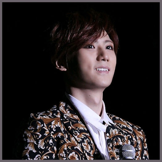 [:)]..[intra cu HyunA] ..Lasa, o sa fie bine. :)