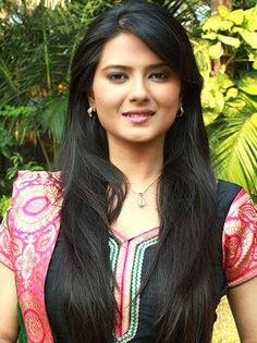 530623_320343868084202_470093899_n - Kratika Sengar-Aarti