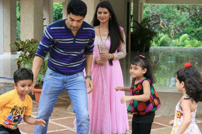 14707_467574483304633_1590953296_n - Kratika Sengar-Aarti