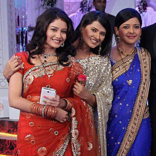 36506_467563286639086_770205281_n - Kratika Sengar-Aarti