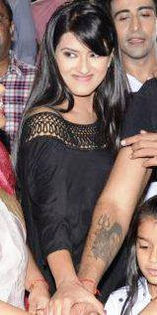 576729_548313985230682_953043505_n - 3-Aarti-Kratika Sengar si  Yash-Gurmeet