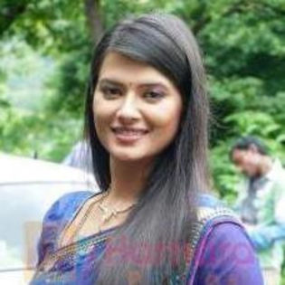 390375_424586957603386_170595230_n - Kratika Sengar-Aarti
