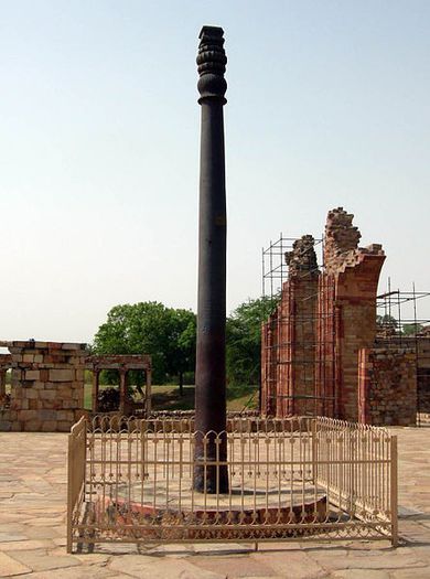445px-QtubIronPillar - Delhi