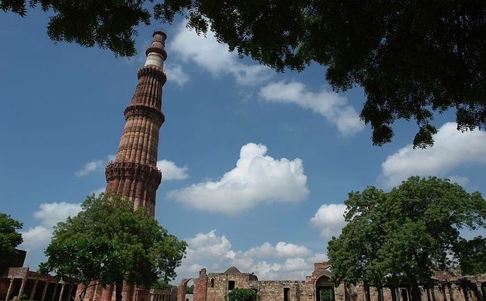 800px-Qutab - Delhi