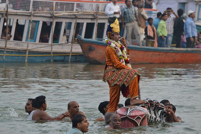 800px-Nag_Nathaiya_festival_in_Varanasi - Varanasi
