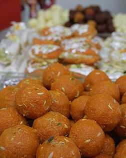 ladoos2 - Indian Snacks-Gustari