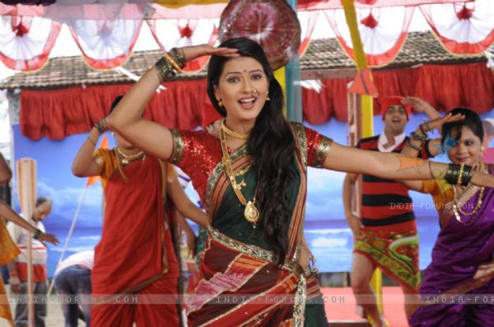 256400-kratika-sengar - 3-Aarti si Yash