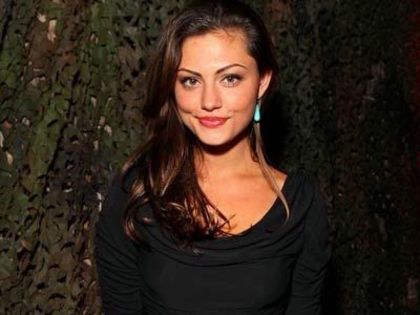 9 - alegeti o poza neocupata  cu phoebe tonkin