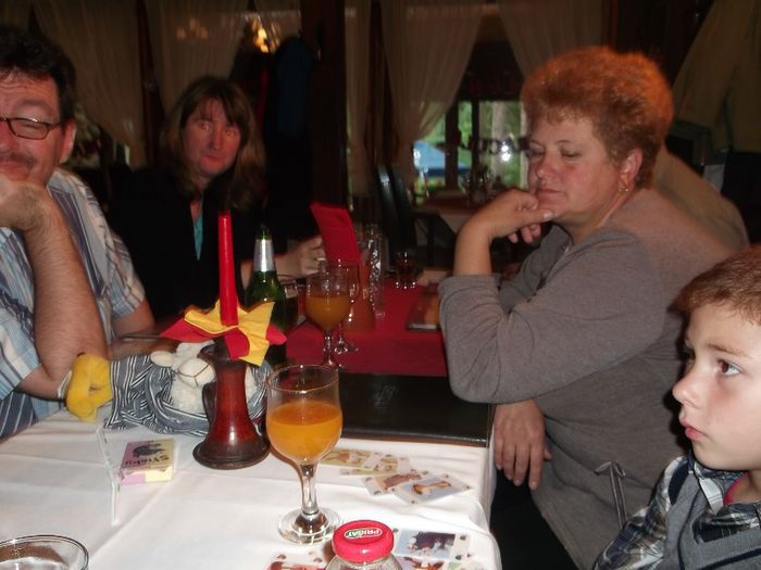 STAM PE GANDURI CA "ala" PE COADA