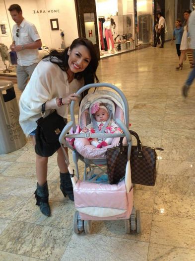 576802_556336834412601_874572097_n