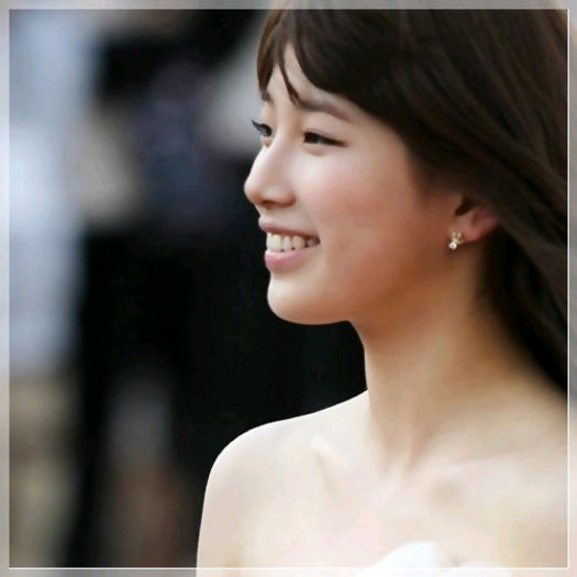 (*) ..>:) ..[fuge sus; coboara; se pune langa canapea; il gadila pe L cu o pana :))].. :-? .. - l - x - Episodul 51 - x - l