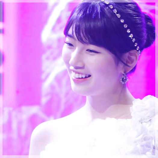 (*) ..Da. :)) Uite nu simte.. nesimtitul.. :( ..[se pune langa el, pe marginea canapelei; il gadila] - l - x - Episodul 51 - x - l