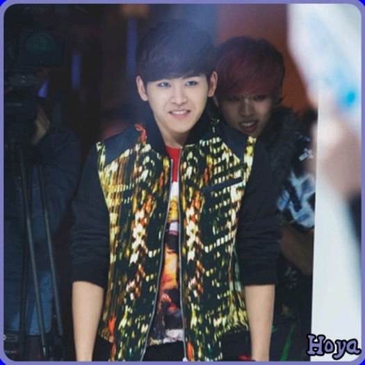 « ..Avem una.. ;;) ..[arata spre JA] ..;;) ... - l - x - Episodul 51 - x - l