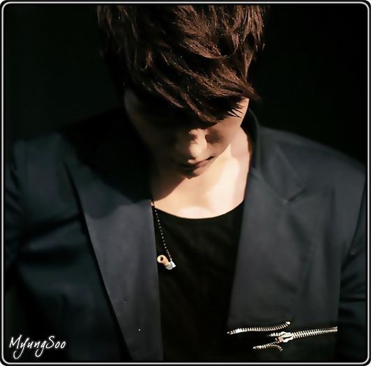 ∞ .. ^se trezeste+se ridica^ .. Auu.-_- ^se uita la ei^ .. N-ati fost aici cat timp am dormit,nu? ..