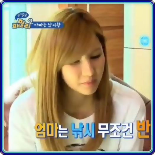 • [deschide ochii|isi da castile jos] Oh..Hey MinWoo..