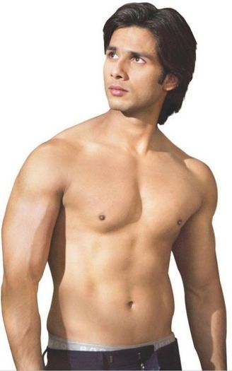 Shahid-Kapoor-Height-001-jpg-640x1024