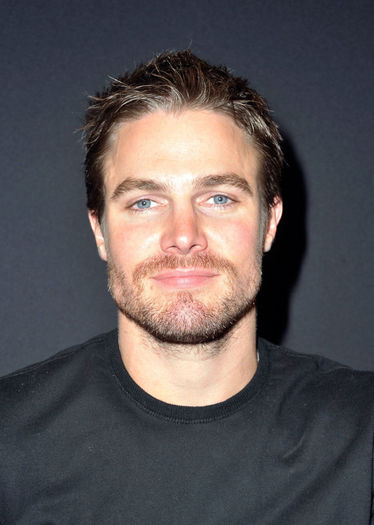 Stephen Amell (11) - Stephen Amell