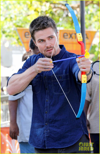 Stephen Amell (12) - Stephen Amell