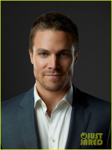 Stephen Amell (13)