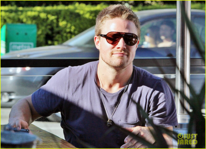 Stephen Amell (25) - Stephen Amell