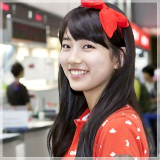 (*) ...:-s Aaa.. [se uita la L] ... Aaa.. Nu ne dai si noua.. nr lui? ;;)