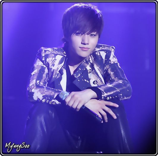 ∞ .. JungAh..daca iti e somn,de ce nu te duci sus? :) .. Yaa,Suzz..ce ai patit ?:-s ..