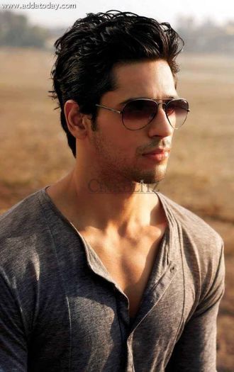 943466_388665471245944_192296160_n - Siddharth Malhotra