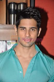 hpse_normal__3003528918_Siddharth Malhotra at Student of the year launch Starbucks new shop in Mumba