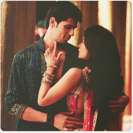 971822_395645627214595_216631306_n - Siddharth Malhotra