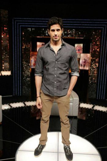 936186_397566583689166_507149501_n - Siddharth Malhotra