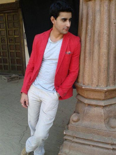 969204_165476826958425_1325436695_n - Gautam Rode
