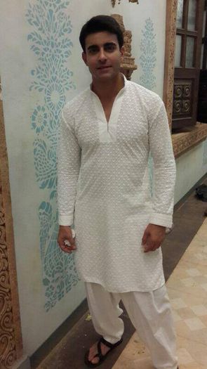 996710_165475293625245_114298685_n