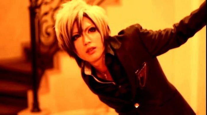 47418_425228520870379_1319927708_n - Lost November Live Kei si Shoya canta