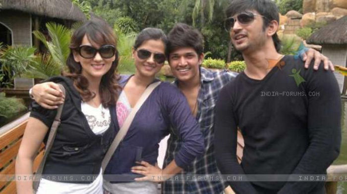 196071-sushant-singh-rajput-mayuresh-wadkar-kratika-sengar-gunjan-wali