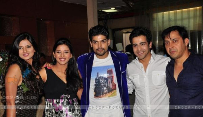 239265-jhalak-success-bash - Gurmeet si Kratika love