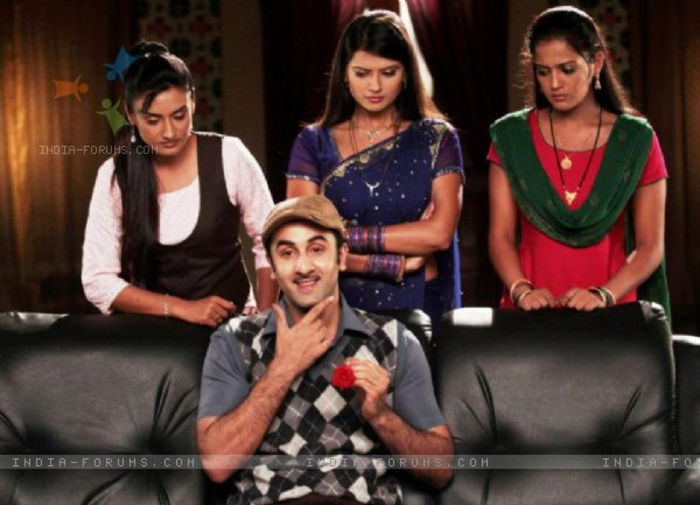 231902-ranbir-kapoor-with-zee-tv-actresses