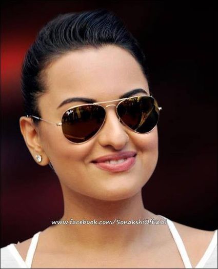 970857_325341607597197_1429395783_n - Sonakshi Sinha