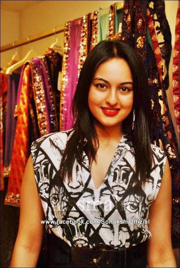 390940_322467361217955_897212225_n - Sonakshi Sinha