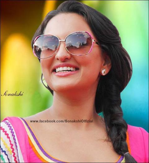 294168_321418031322888_517721966_n - Sonakshi Sinha