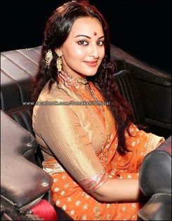 261775_320694398061918_1016492865_n - Sonakshi Sinha
