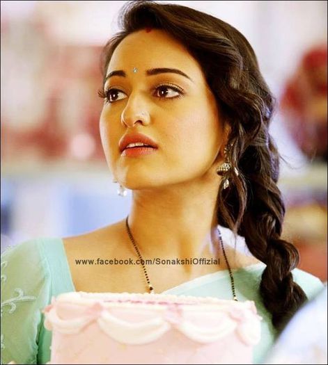971839_320473588083999_622830745_n - Sonakshi Sinha