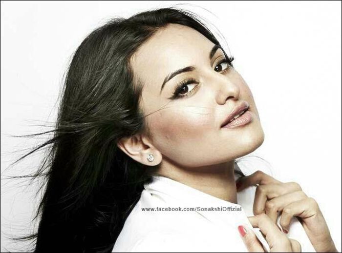 944137_315974405200584_1521311003_n - Sonakshi Sinha