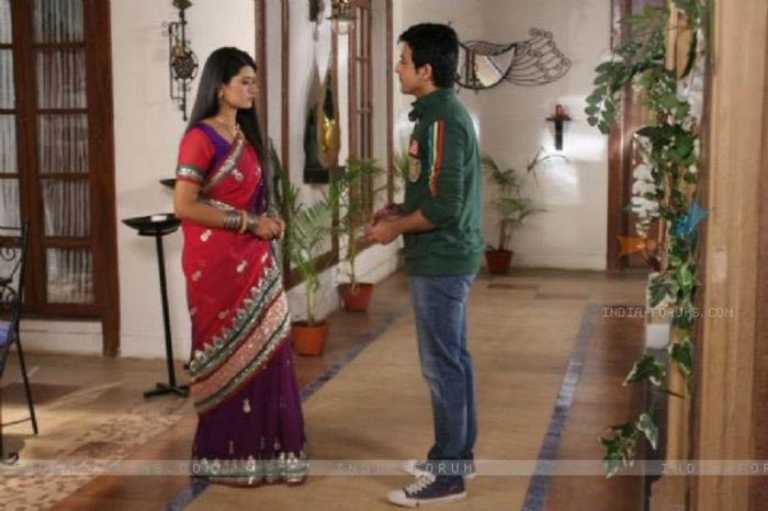 197265-kratika-sengar-and-dishank-arora-in-punar-vivah - Yash si Aarti