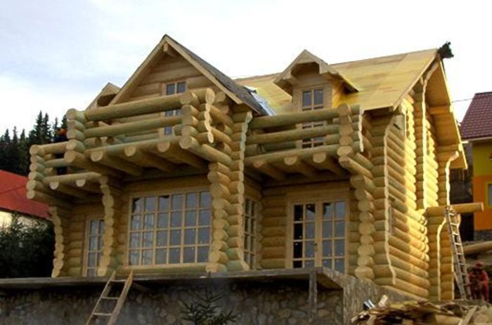 CABANA LEMN ROTUND - case lemn