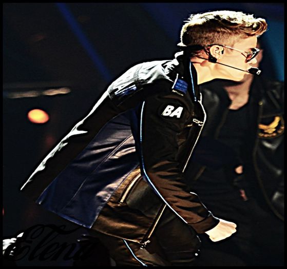 *se tranteste in pat si o trage si pe Marie pe el* :>>