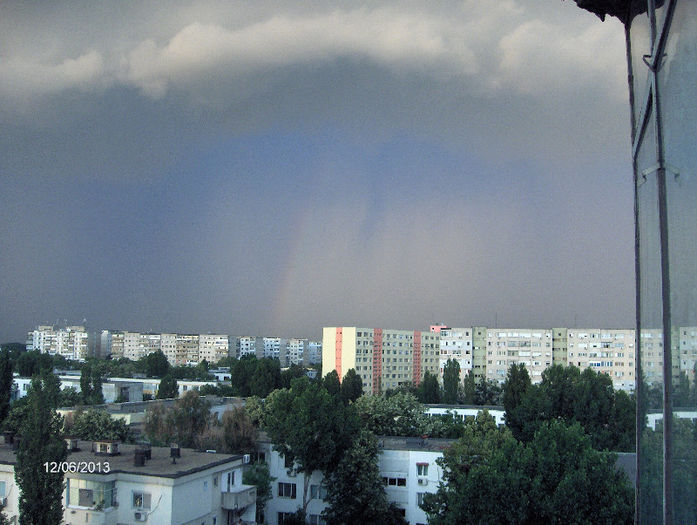 HPIM9004 - furtuna in Bucuresti 12-06 2013-ora21