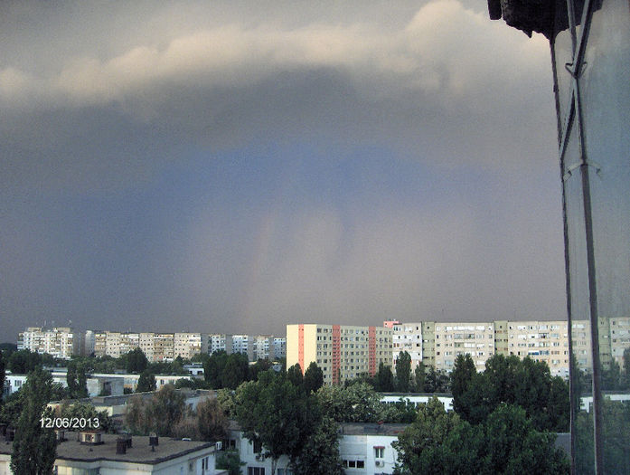 HPIM9005 - furtuna in Bucuresti 12-06 2013-ora21